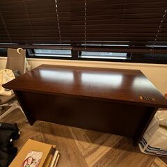 ダークブラウン木製オフィスデスク／5,000円／渋谷区千駄ヶ谷 引き取り限定の画像