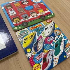 絵本とパズルの画像