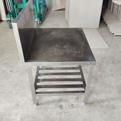 ステンレス作業台　ガスコンロ台『中古使用感あり』幅700　高さ600-910　奥行600の画像