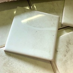 ダントー カラータイル 110×110mm 薄い緑の画像