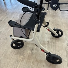 シニアカー　手押し車　買い物　外出の画像