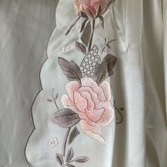 シルク100％刺繍入れ高級ドレス／寝巻の画像