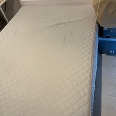 ダブルベッド(マットレス付き)の画像