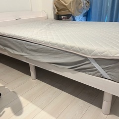 ダブルベッド(マットレス付き)の画像
