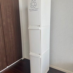 ほぼ未使用　ペダル式ゴミ箱　3段の画像