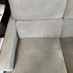 2人掛け布張りソファ（サザーラ GY）の画像