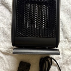 【中古品ほとんど未使用品】小型 セラミックヒーター 1200W 【小型&マイナスイオン&LCDディスプレー表示】 の画像