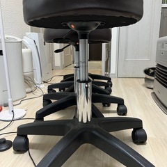 パスツール椅子四つの画像