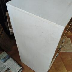 レトロ　緑のタンスの画像
