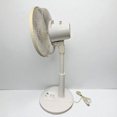 週末限定値下げ‼️TEKNOS 扇風機 ホワイト KI-1730 30cm リビングメカ扇風機 2017年製 動作確認済み 中古品販売の画像