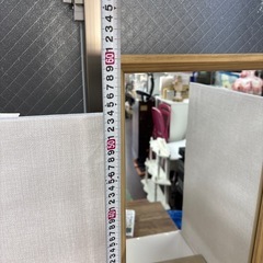 木枠の鏡の画像