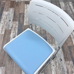 バラ売り、まとめ売り可フェイクレザースタッキングチェアの画像