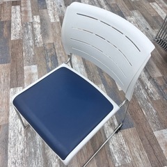 バラ売り、まとめ売り可フェイクレザースタッキングチェアの画像