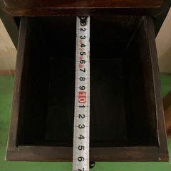 ③細長い棚(濃いめの茶色)の画像