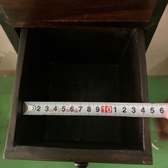 ③細長い棚(濃いめの茶色)の画像