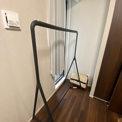 ハンガーラック　元値13000円前後の画像