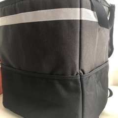 【中古品】デリバリーバック 出前 カバン リュック 保温保冷 フード デリバリー バッグ 仕切り板2枚 折りたたみ 防水の画像