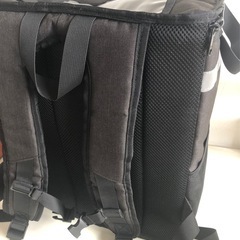 【中古品】デリバリーバック 出前 カバン リュック 保温保冷 フード デリバリー バッグ 仕切り板2枚 折りたたみ 防水の画像