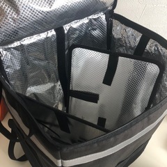 【中古品】デリバリーバック 出前 カバン リュック 保温保冷 フード デリバリー バッグ 仕切り板2枚 折りたたみ 防水の画像