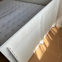 ダブルベッドの画像