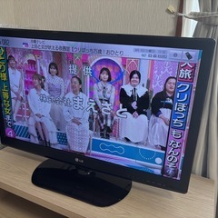 テレビとテレビボードの画像