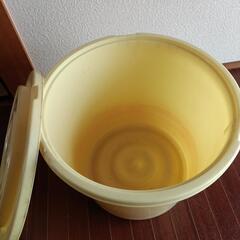 蓋付き漬物樽の画像