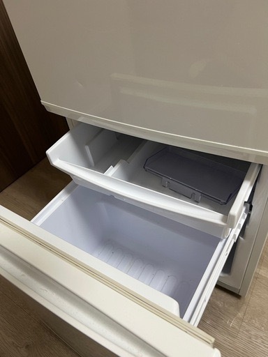 SHARP 2ドア冷凍冷蔵庫 ホワイト 137L SJ-D14A-W 送料込み 10010004974019827346_1.jpg