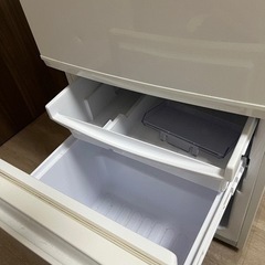 シャープ 137L 2ドア冷蔵庫（ホワイト系）SHARP SJ-D14A-Wの画像