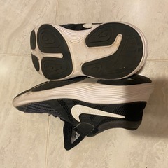 キッズ　NIKE スニーカー　18の画像