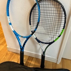 未使用テニスシューズ、24、26インチラケットのセットの画像