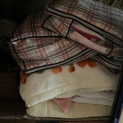 無料 布団セット　毛布など大量の画像