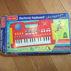 おもちゃのキーボードの画像