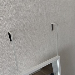 ドアにかけられる鏡の画像