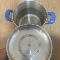 深めの鍋の画像