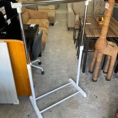 ハンガーラック　No.3721　ホワイト　キャスター欠品　高さ調整可能　衣類収納　【リサイクルショップどりーむ天保山】の画像