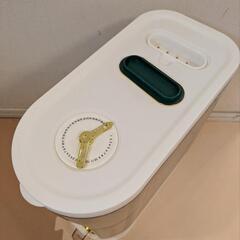 （中古）米びつ 10kg用 密閉 ライスストッカー 虫除け 日付メモリ の画像