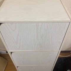 取引期限間近　ニトリ扉付カラーBOXの画像