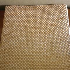 美品！夏用編み込み大きめ座布団の画像