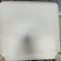 ニトリの木製小学生用勉強机、椅子の画像