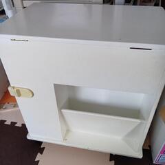 キャスター付きドレッサーの画像
