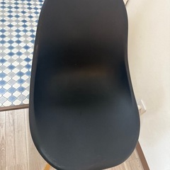 黒いイスの画像
