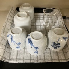 青い花柄の茶碗セット（5客＋茶托・ほぼ新品）の画像
