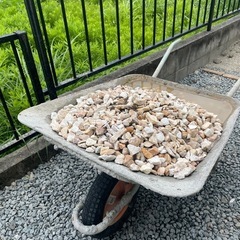 《約50kg》ガーデニング・DIYに◎白系ミックス小石【比較的美品／即使用可】※引き取り限定 の画像