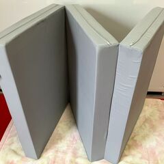 【購入者確定】☆持ち運び簡単！　三つ折りマットレス　商品番号:142の画像