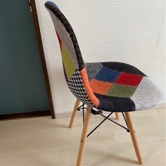 カッコいい椅子　ジャンク　赤系パッチワークの画像