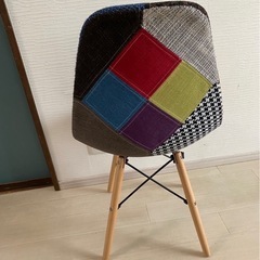カッコいい椅子　ジャンク　赤系パッチワークの画像