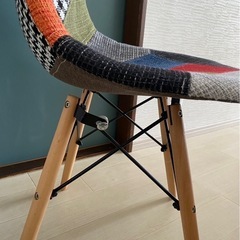 カッコいい椅子　ジャンク　赤系パッチワークの画像