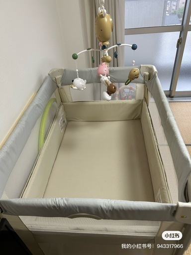 アップリカ　ベビーベッド　 ココネルエアープラス【収納袋、専用マットレス、メリー付き】（蕨駅から20km無料配送)