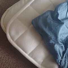 2 futons with full bedding set /  布団2組と寝具一式の画像