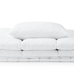 2 futons with full bedding set /  布団2組と寝具一式の画像
